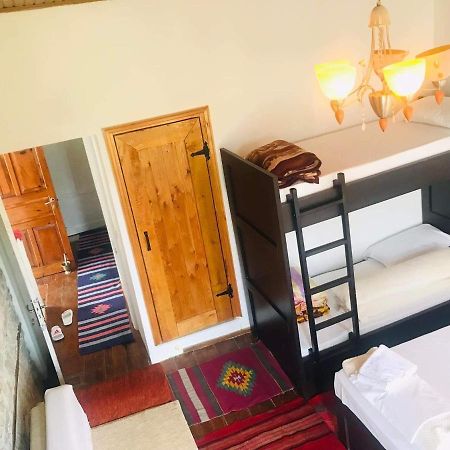 Flora'S Guesthouse 'The Fir Gate' Gjirokastër Esterno foto