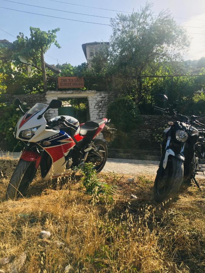 Flora'S Guesthouse 'The Fir Gate' Gjirokastër Esterno foto