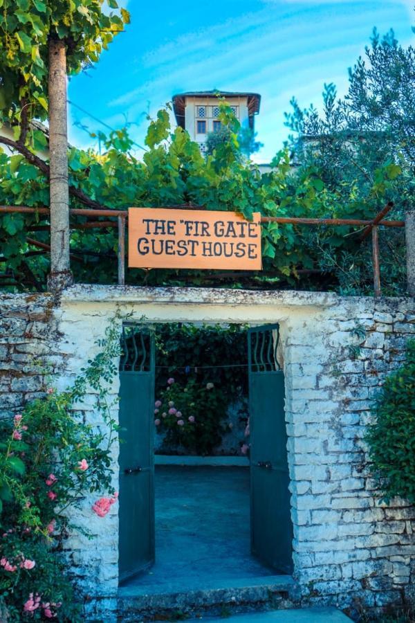 Flora'S Guesthouse 'The Fir Gate' Gjirokastër Esterno foto