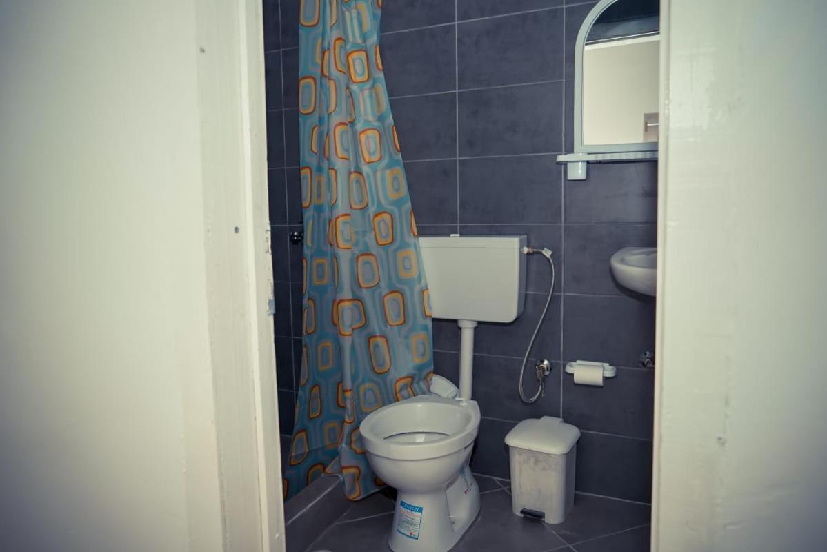 Flora'S Guesthouse 'The Fir Gate' Gjirokastër Esterno foto