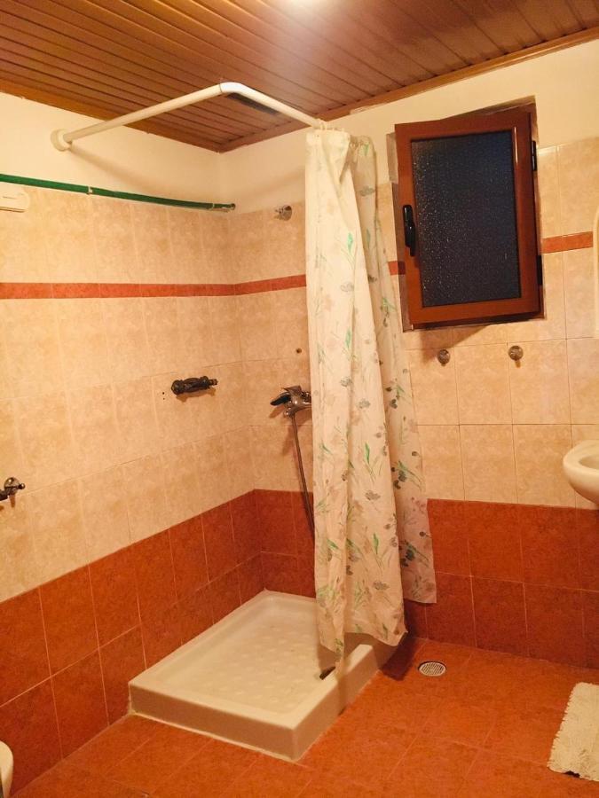 Flora'S Guesthouse 'The Fir Gate' Gjirokastër Esterno foto