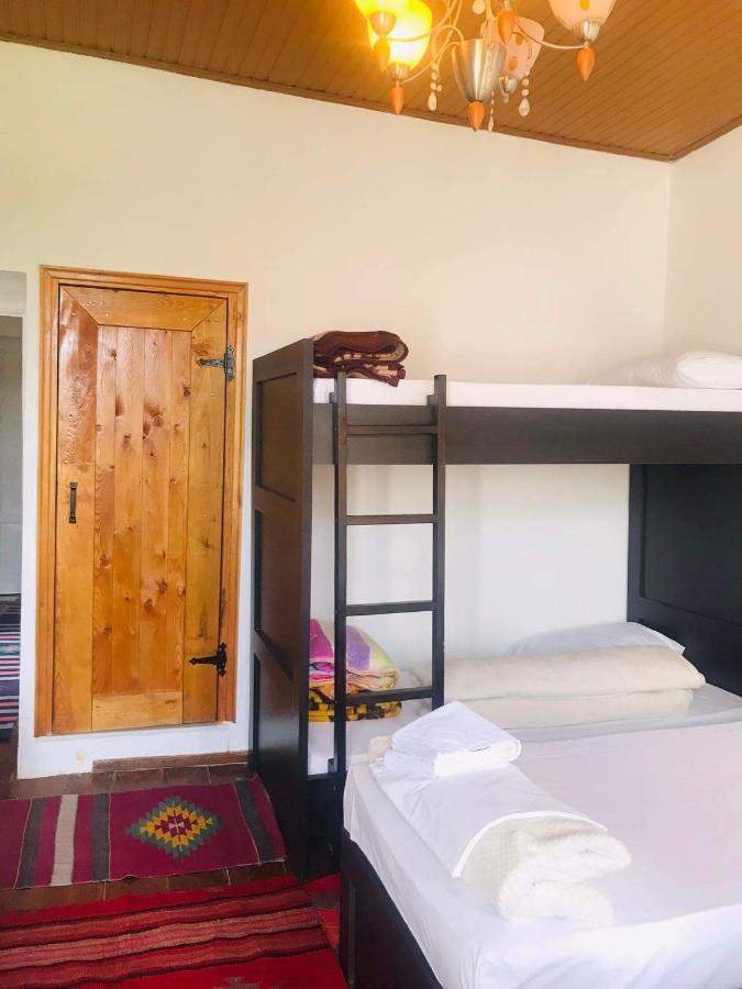 Flora'S Guesthouse 'The Fir Gate' Gjirokastër Esterno foto
