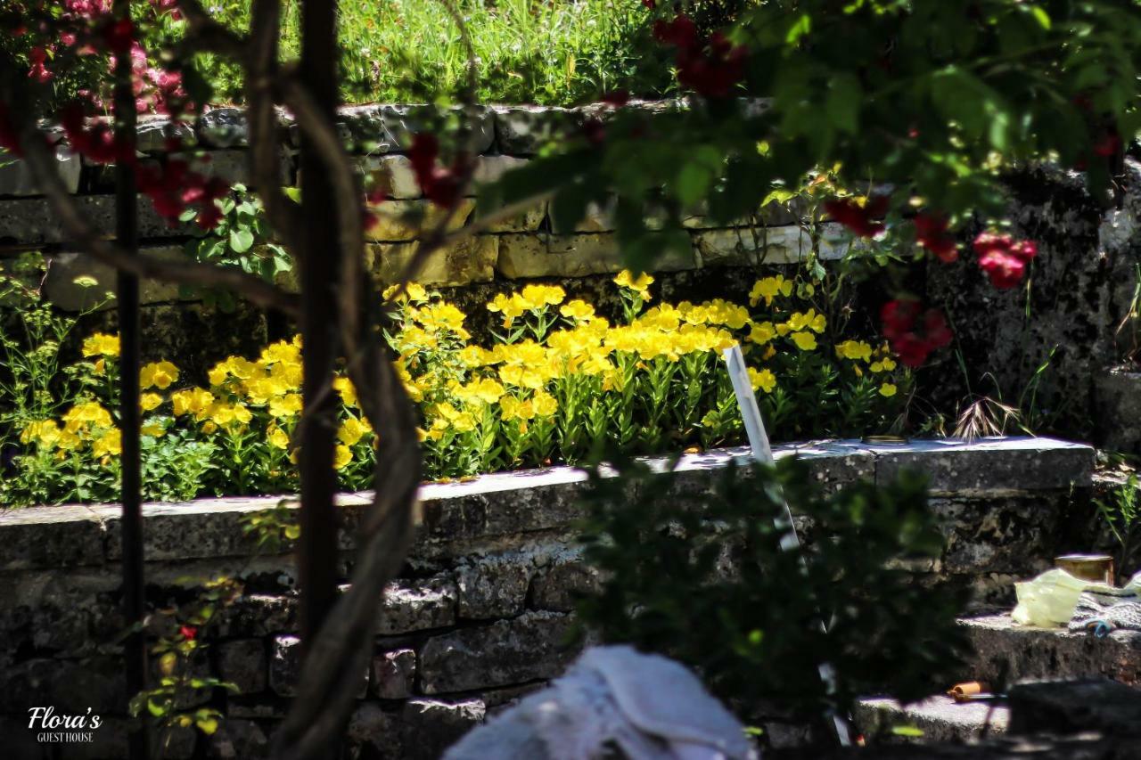 Flora'S Guesthouse 'The Fir Gate' Gjirokastër Esterno foto