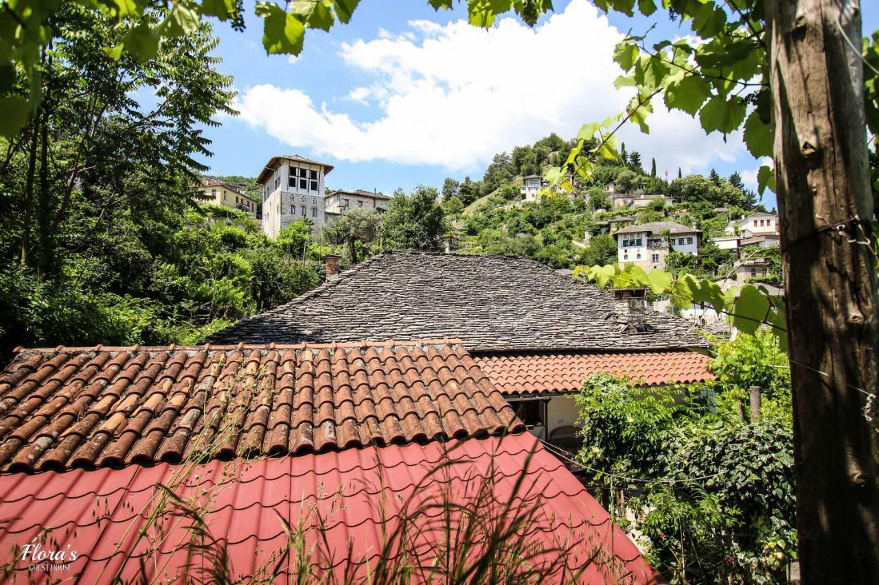 Flora'S Guesthouse 'The Fir Gate' Gjirokastër Esterno foto