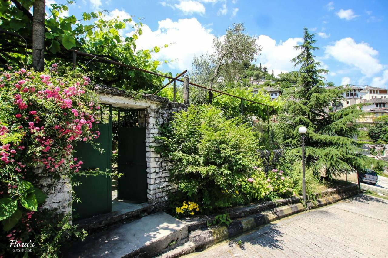 Flora'S Guesthouse 'The Fir Gate' Gjirokastër Esterno foto