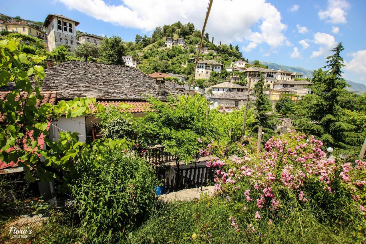 Flora'S Guesthouse 'The Fir Gate' Gjirokastër Esterno foto
