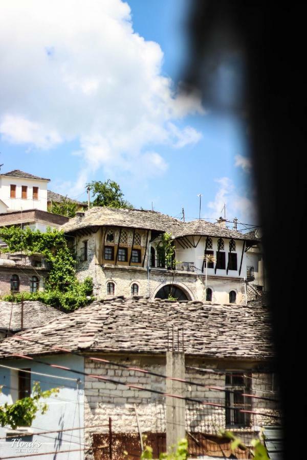 Flora'S Guesthouse 'The Fir Gate' Gjirokastër Esterno foto