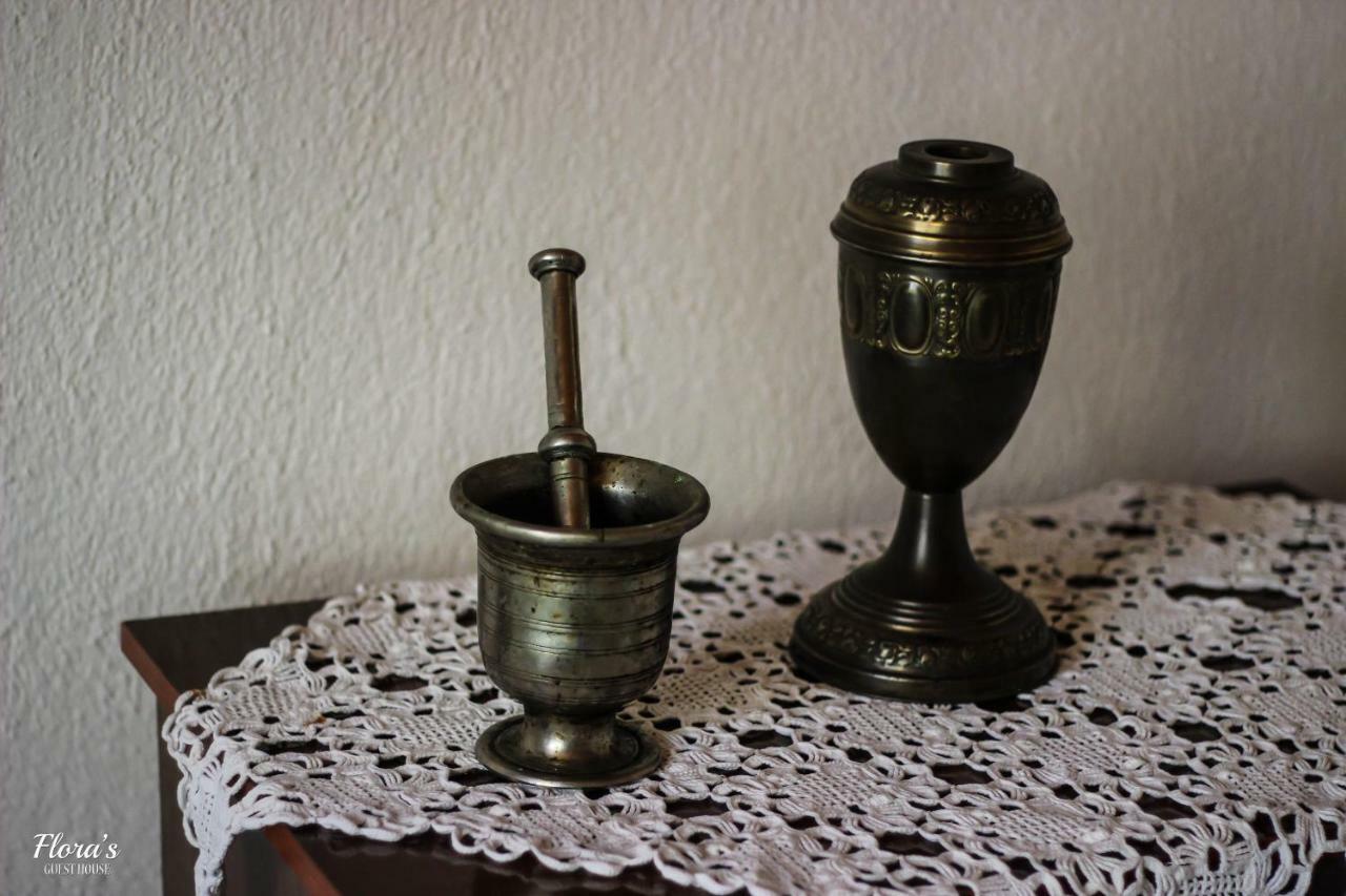 Flora'S Guesthouse 'The Fir Gate' Gjirokastër Esterno foto