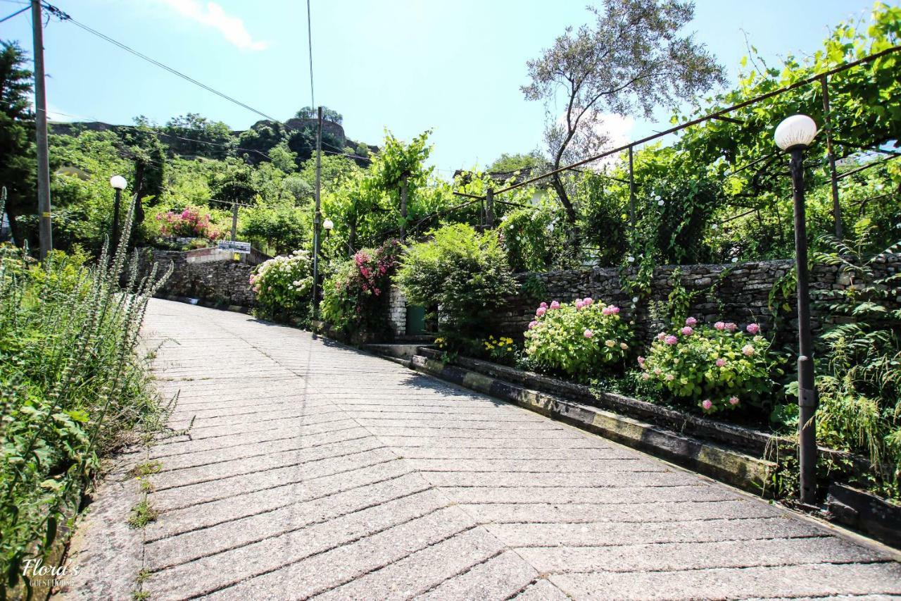 Flora'S Guesthouse 'The Fir Gate' Gjirokastër Esterno foto